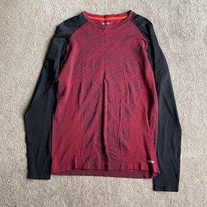 Long sleeved athletic top